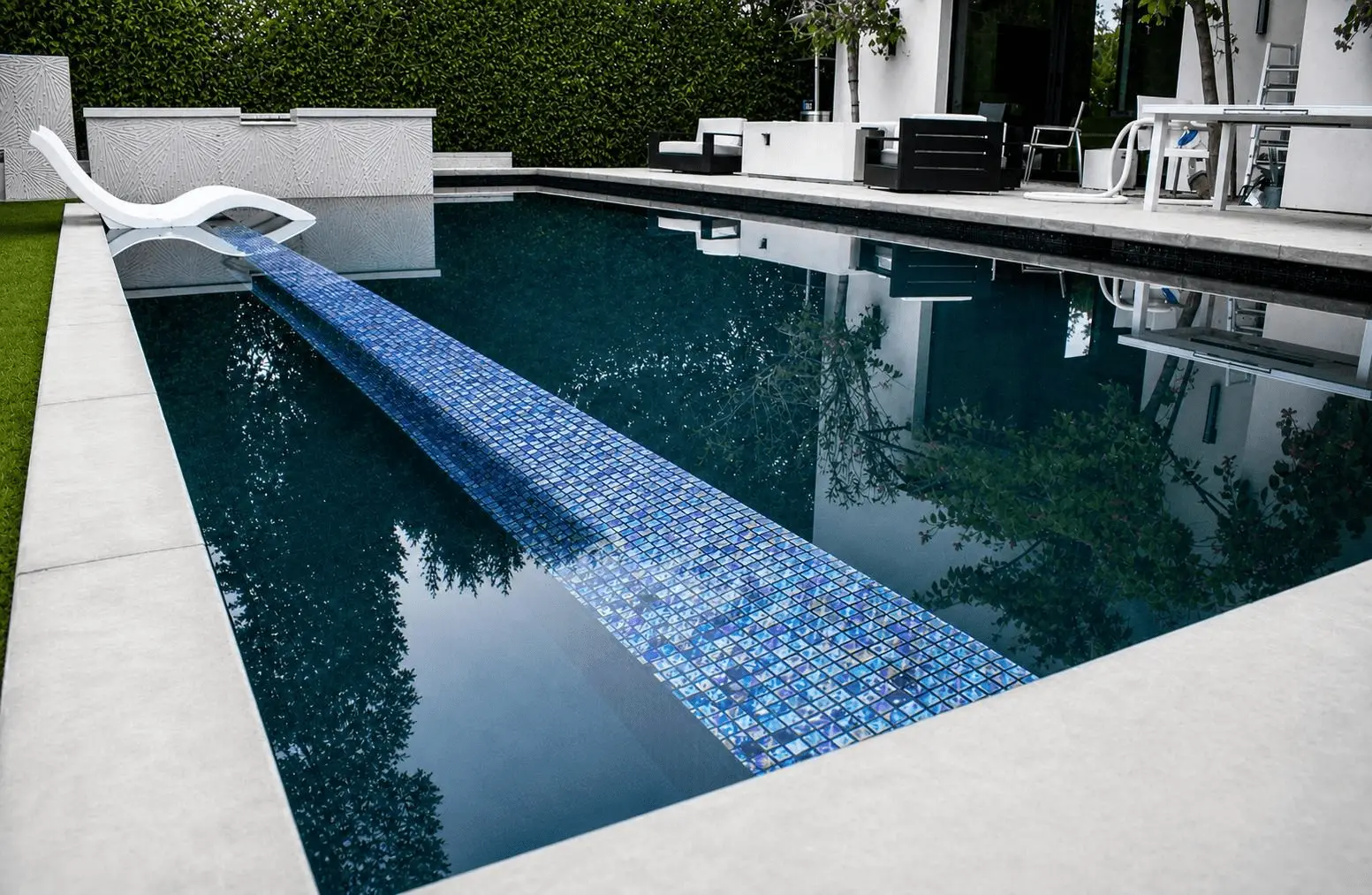 Custom swimming pool built by GWP Builders in Granada Hills, CA